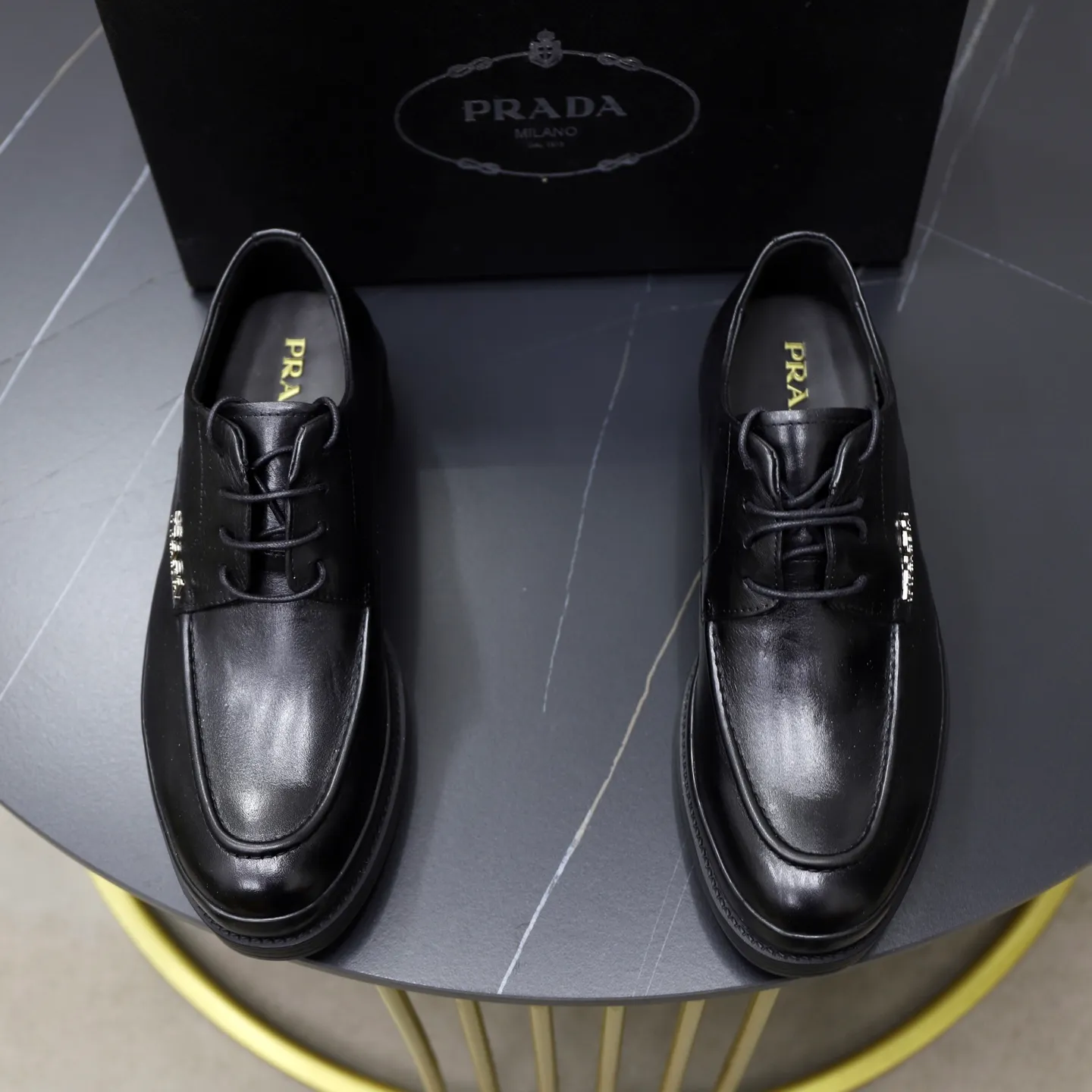 Ex-factory price: 500💰🙅‍♂️🙅‍♂️🙅‍♂️ Brand: PRADA Standard code: Men's code 38-44 (45 can be customized) Grade: Same style as the official website Original order quality Material: Original cowhide surface Comfortable lining Original outsole Style category: Men's fashionable casual leather shoes Distinguished big-name luxury elements Top luxury Color: Color of the actual picture